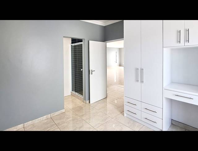 3 BEDROOM HOUSE FOR SALE IN GOLDEN MILE